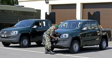 Внедорожники, оборудованные поворотными турелями для установки пулеметов