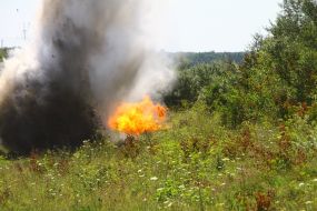 Explosion of training mines