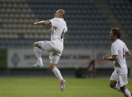 Playing moment of match