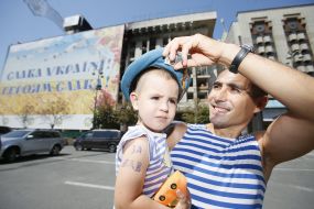 Колишній військовослужбовець повітряно-десантних військ з дитиною