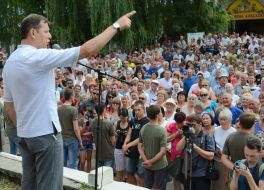 Center building support for military