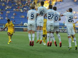 Players of FC "Dynamo" and Clayton Xavier