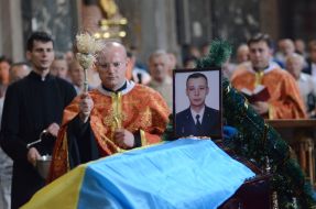 Гроб с телом Кирилла Андреенко