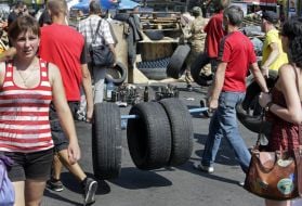 Residents of Maidan began to erect barricades again