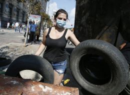 Residents of Maidan began to erect barricades again