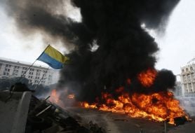 Cleaning barricades on Maidan Nezalezhnosti