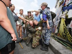 Cleaning barricades on Maidan Nezalezhnosti