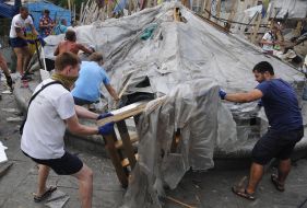 Cleaning on Maidan Nezalezhnosti