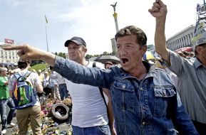 Activists set shield on stage on Maidan Nezalezhnosti