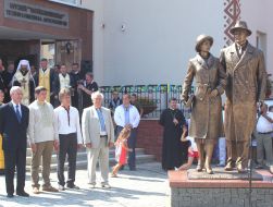 Пам'ятник подружжю Омеляну та Тетяні Антонович