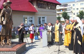 Відкриття пам'ятника подружжю Омеляну та Тетяні Антонович