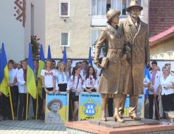 Пам'ятник подружжю Омеляну та Тетяні Антонович