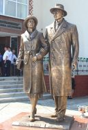 Пам'ятник подружжю Омеляну та Тетяні Антонович