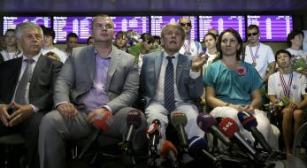 The ceremony of meeting Paralympic team on swimming