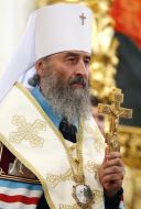 Митрополит Онуфрий проводит молебен