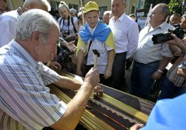 Activists drive nails in the coffin