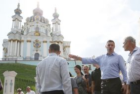 Vitali Klitschko and Sergey Tselovalnik
