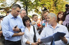 Vitali Klitschko and Sergey Tselovalnik