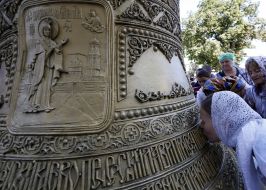 Believers are applied to the Lavra cathedral Bell All Saints