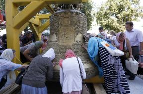 Believers are applied to the Lavra cathedral Bell All Saints