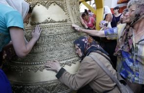 Believers are applied to the Lavra cathedral Bell All Saints