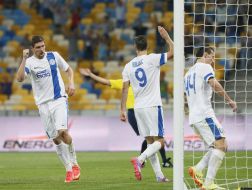 Игроки ФК "Днепр" празднуют забитый гол