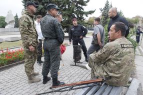 Співробітники міліції і бійці Нацгвардії