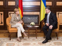 Petr Poroshenko and Angela Merkel