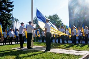 Raising the national flag of Ukraine