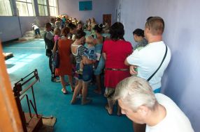 Refugees in line for humanitarian aid