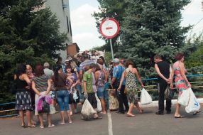 Refugees in line for humanitarian aid