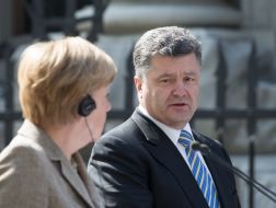 Petr Poroshenko and Angela Merkel