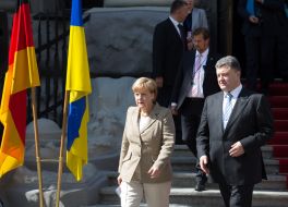 Petr Poroshenko and Angela Merkel
