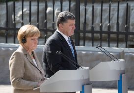 Petr Poroshenko and Angela Merkel