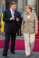 Petr Poroshenko and Angela Merkel