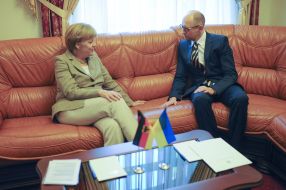 Arseniy Yatsenyuk and Angela Merkel