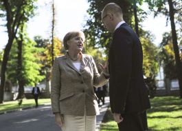 Arseniy Yatsenyuk and Angela Merkel