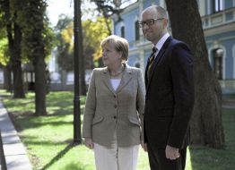 Arseniy Yatsenyuk and Angela Merkel