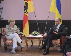 Arseniy Yatsenyuk and Angela Merkel
