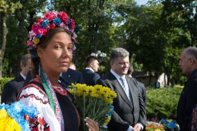 Petr Poroshenko at laying flowers ceremony
