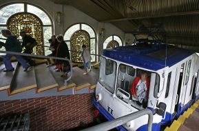 Funicular train