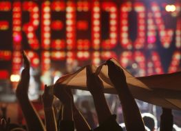 Глядачі на концерті гурту "Ляпипс Трубецкой"