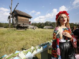 В "Пирогово" приготовили самый большой бутерброд с салом