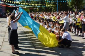 Students carry uncompressed flag of Ukraine