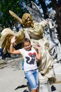 Living statue