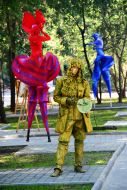 Living statue