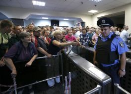 Workers of "Antonov" at the entrance