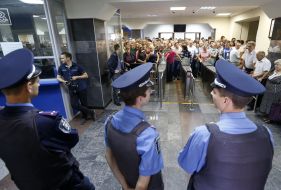 Workers of "Antonov" at the entrance