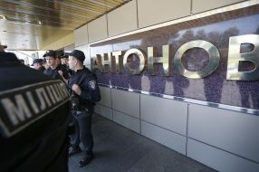 Law enforcement officers near the "Antonov"