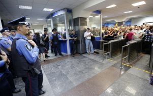 Workers of "Antonov" at the entrance